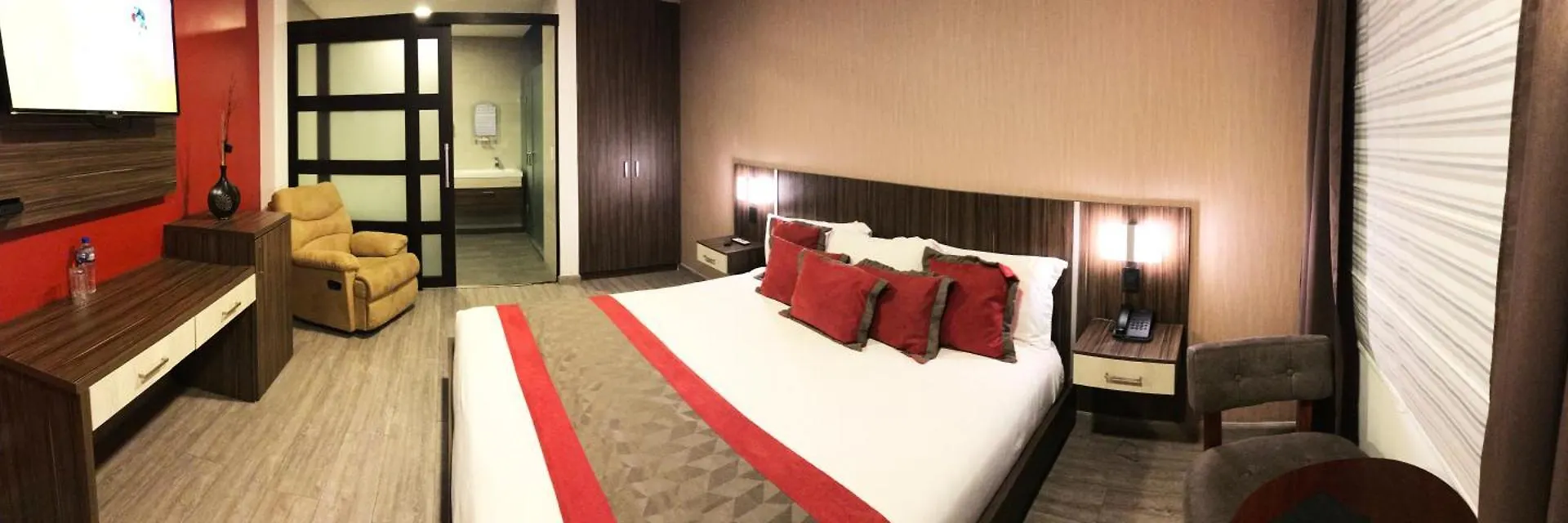 ***  Hotel Santiago de Compostella Suites Cuenca Ecuador