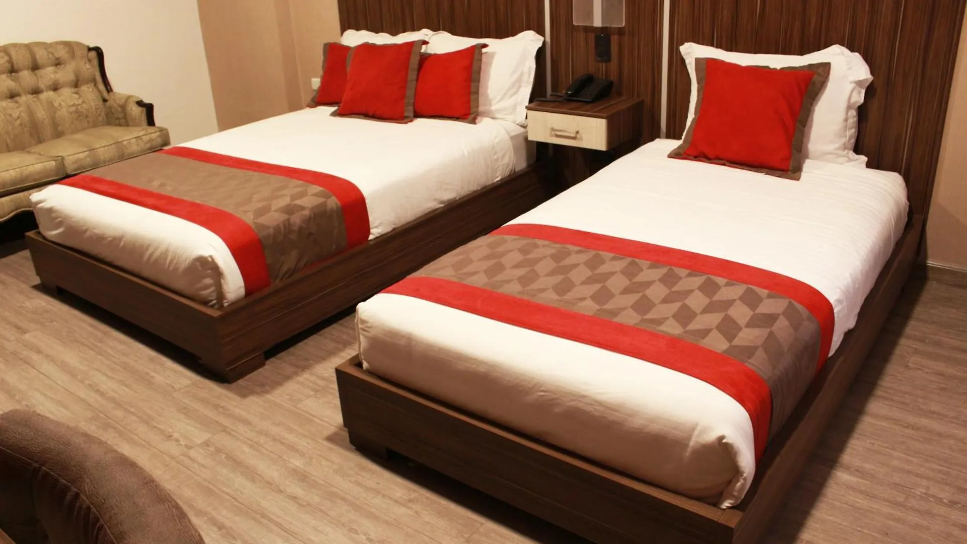 Hotel Santiago de Compostella Suites Cuenca 3*,  Ecuador