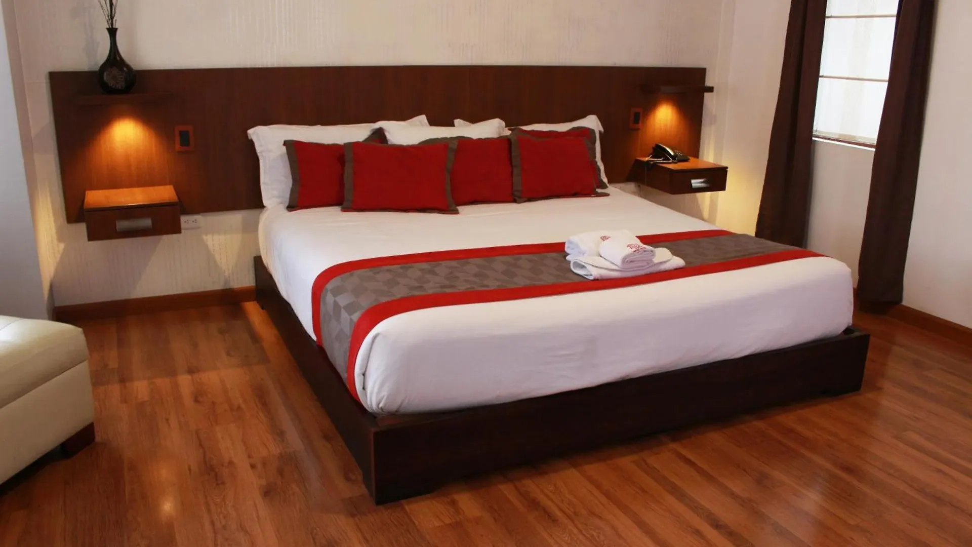 קואנקה Hotel Santiago De Compostella Suites אקוודור