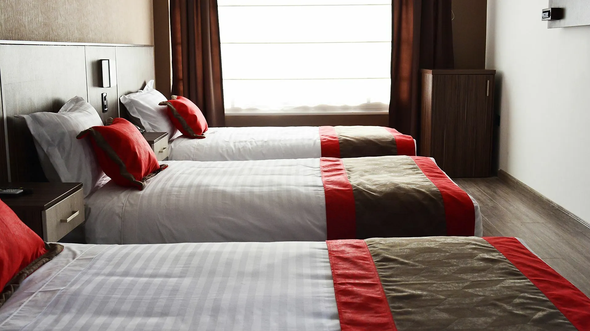 Hotel Santiago De Compostella Suites クエンカ 3*,