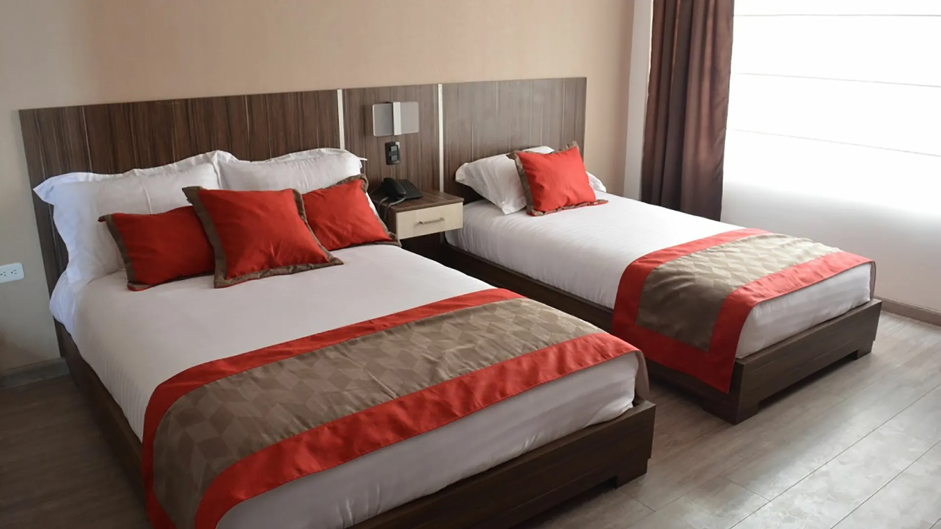 Hotel Santiago De Compostella Suites クエンカ