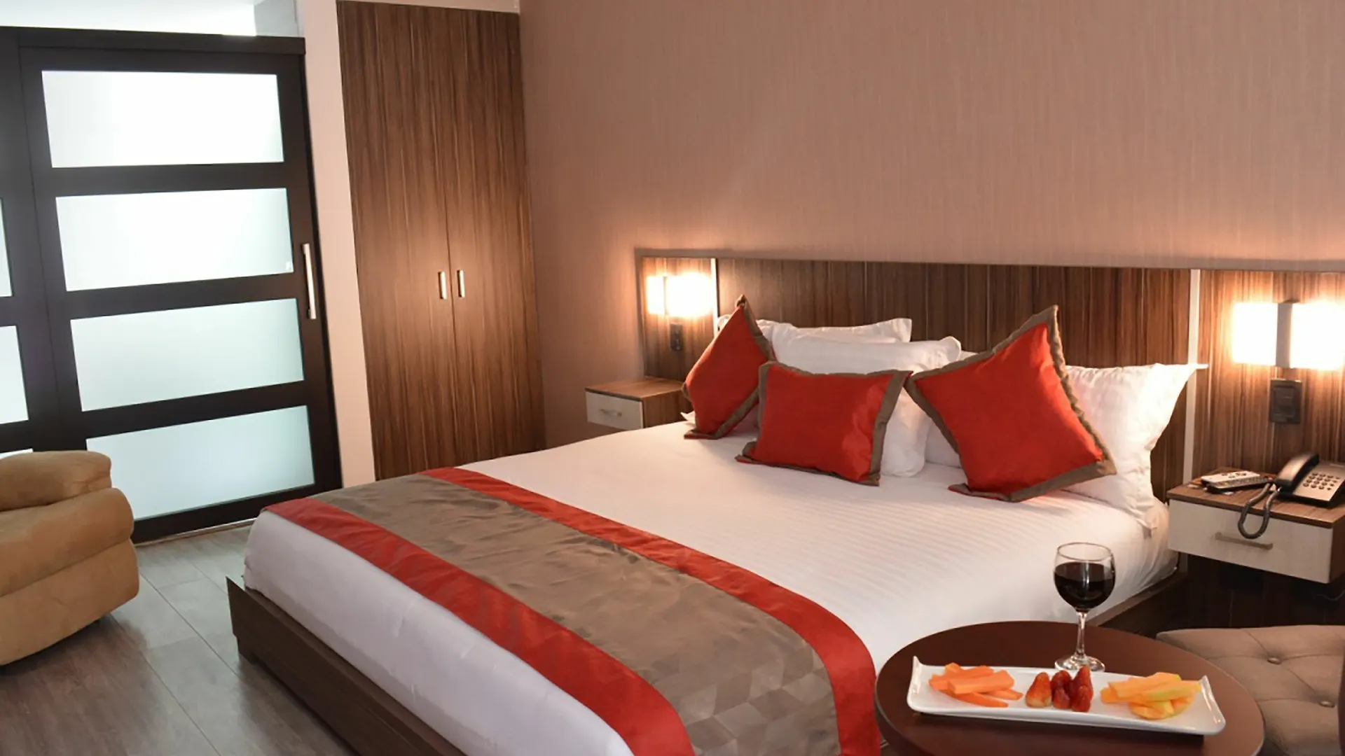 Hotel Santiago De Compostella Suites クエンカ